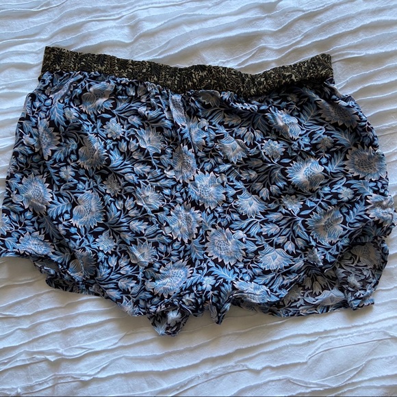 Blue Flower patterned Skort - Picture 7 of 7